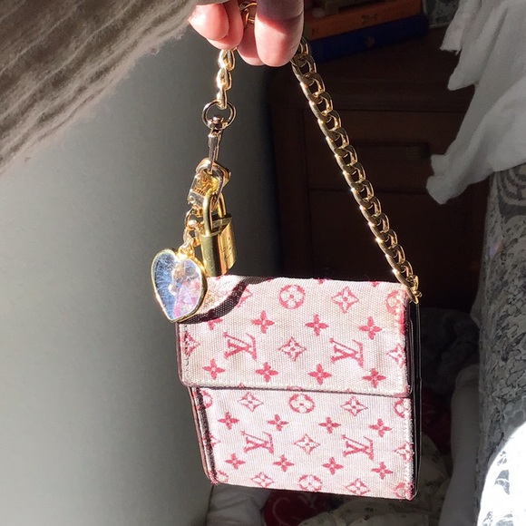 Small chain with Marino glass heart charm& lv lock and key - Picture 5 of 7